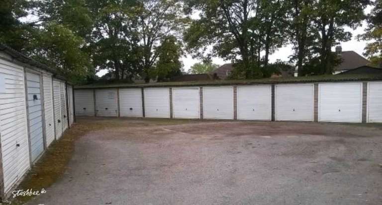 Garage to rent in London (N14) | Stashbee