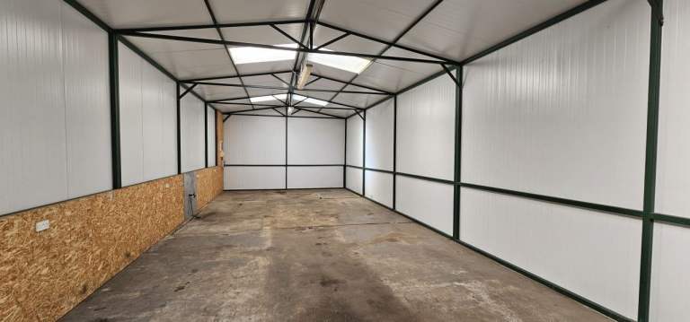 Warehouse to rent in Essex, near Maldon with yard space