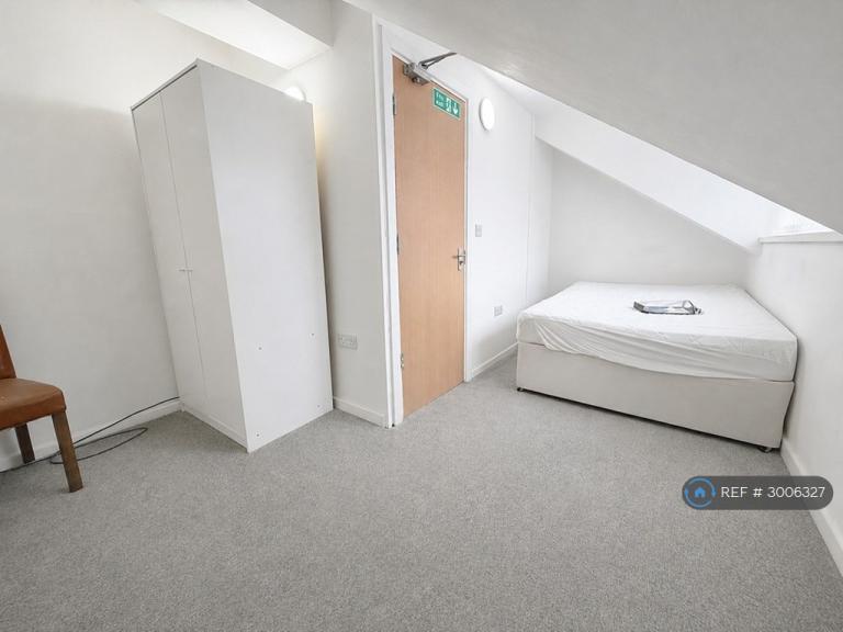 1 bedroom in Carr Lane, Shipley, BD18 (#3006327)