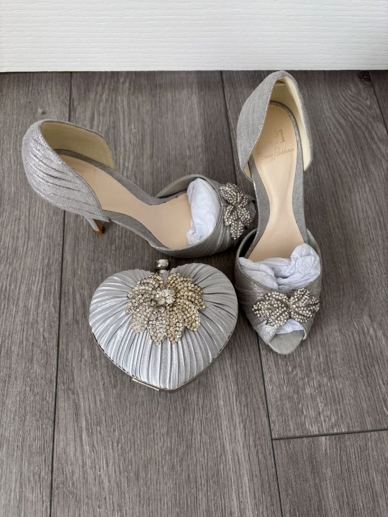 Mother of the bride dress and accessories 