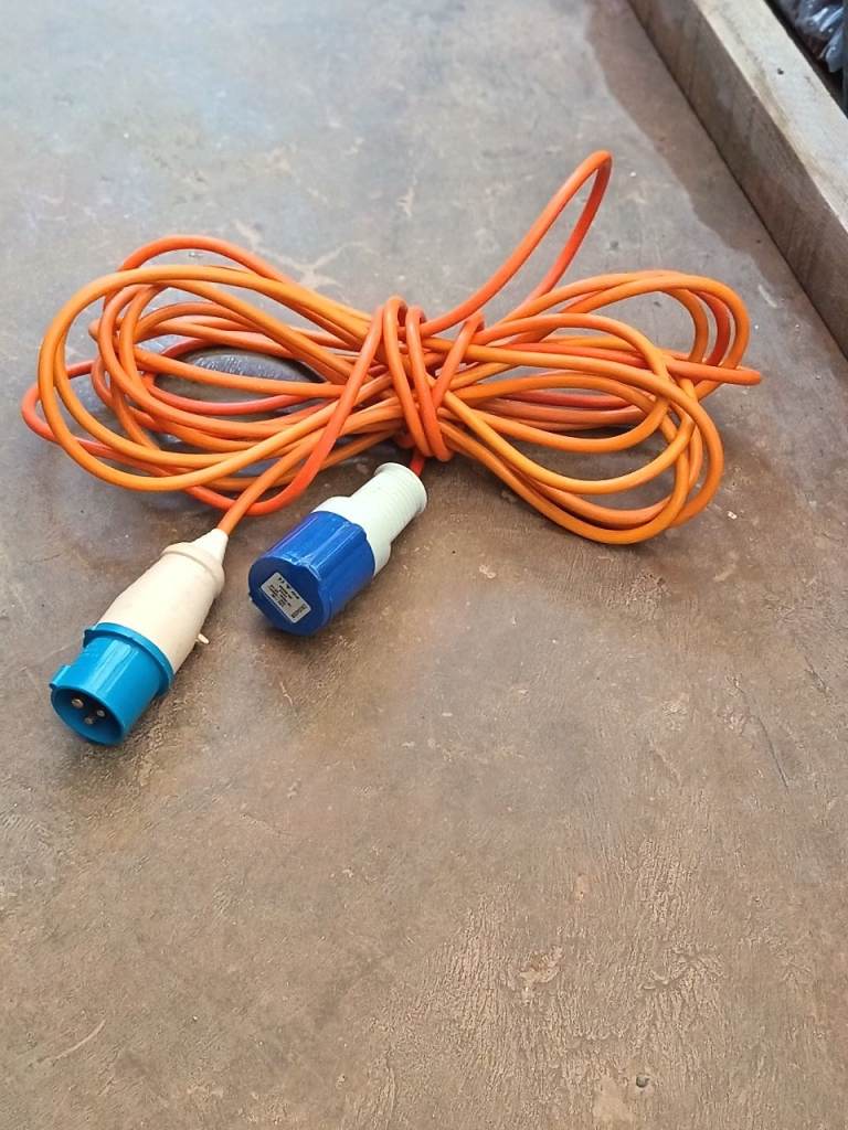 ELECTRIC CABLE FOR CARAVANNING AND CAMPING. (10 mtr) LONG. 