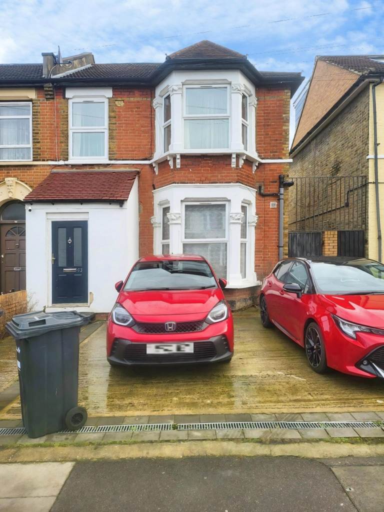 1 bedroom house in Investment Opportunity â Four Self-Contained Flats for Sale â IG1