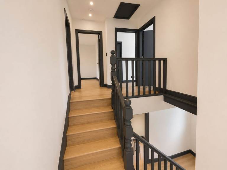 Huge, Compliant, Beautiful 6/7 bedrooms house