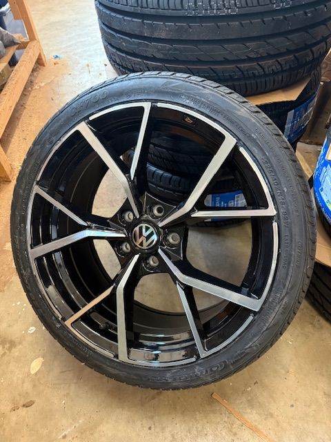 18 inch Brand New Golf R Style Wheels & Tyres To Fit VW Golf / Caddy / Passat 