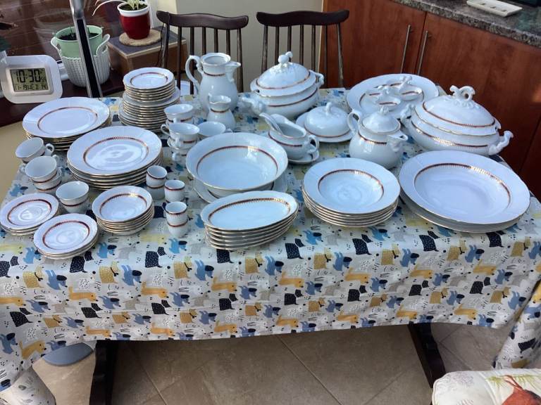 Quality 6 place (91 piece) dinner service