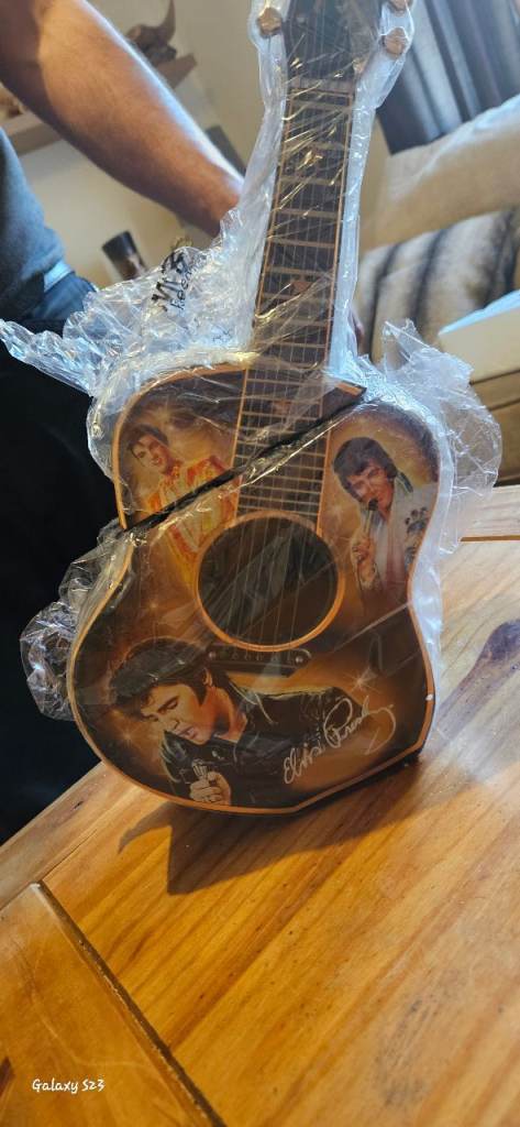 Elvis Presley biscuit jar Guitar Ornament – As Good As New
