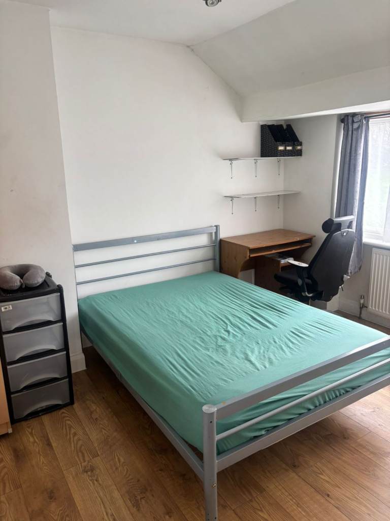 Spacious & Cosy Double Room For Rent AT UB7 9HN