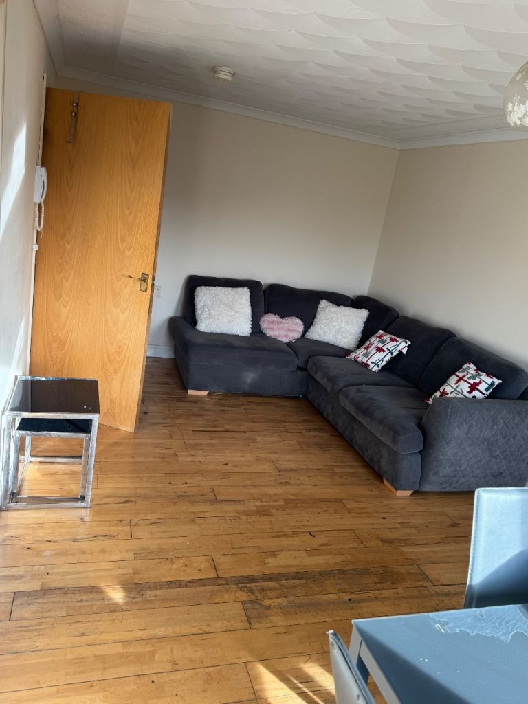 2 bedroom flat 