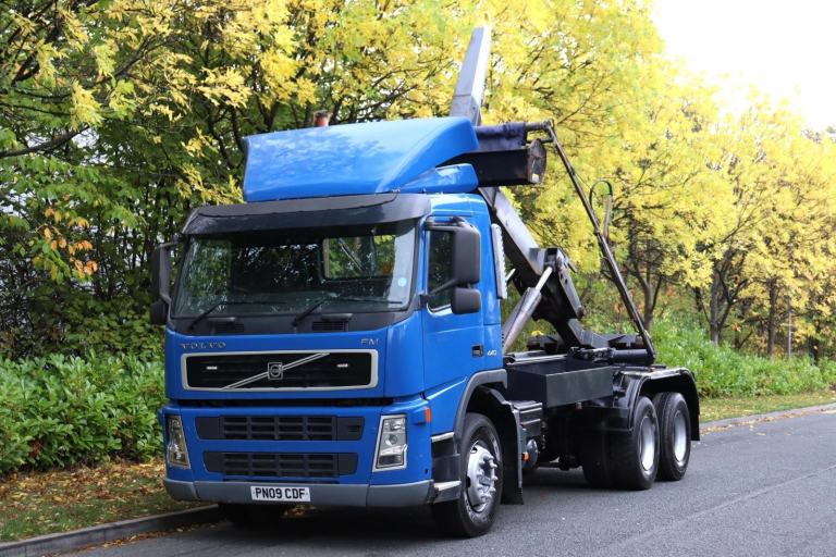 VOLVO FM 440 6X2 BOUGHTON HOOKLOADER (2009)