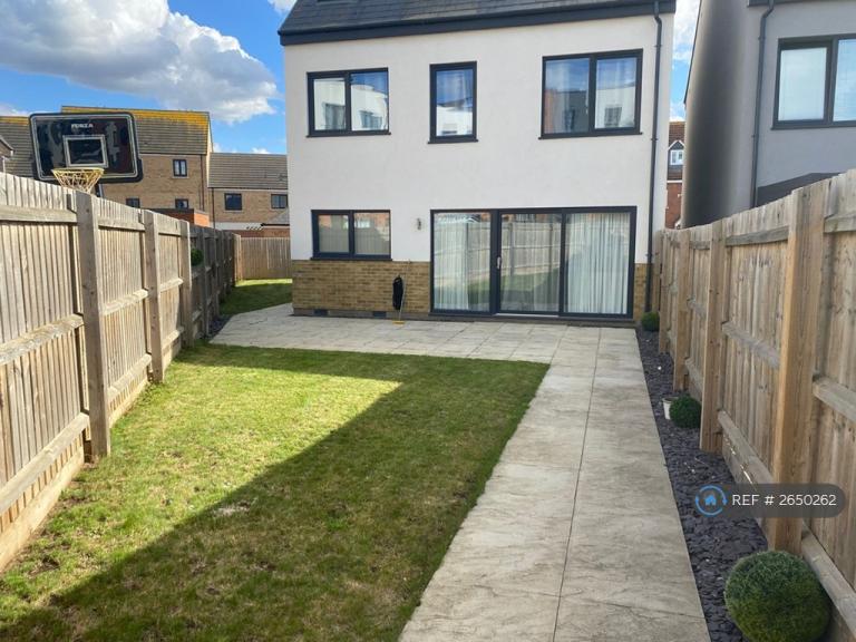 4 bedroom house in Wentworth Drive, Weldon, NN17 (4 bed) (#2650262)