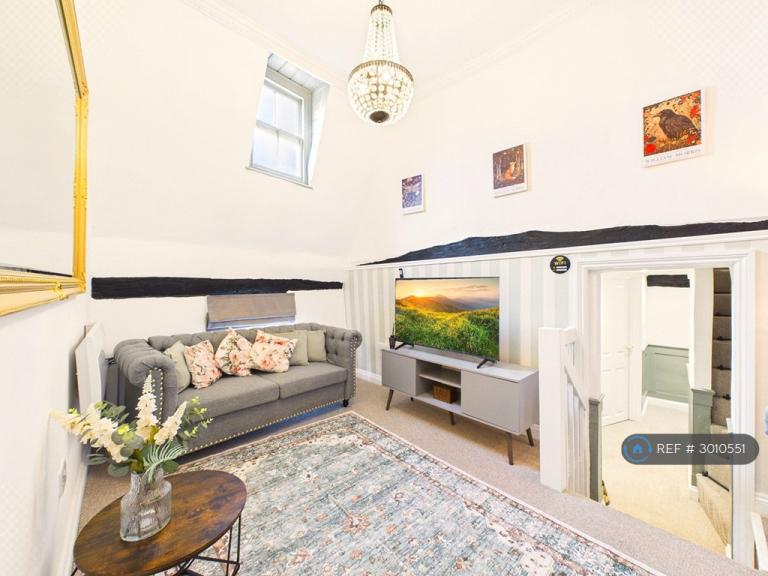 2 bedroom flat in High St, Halstead, CO9 (2 bed) (#3010551)