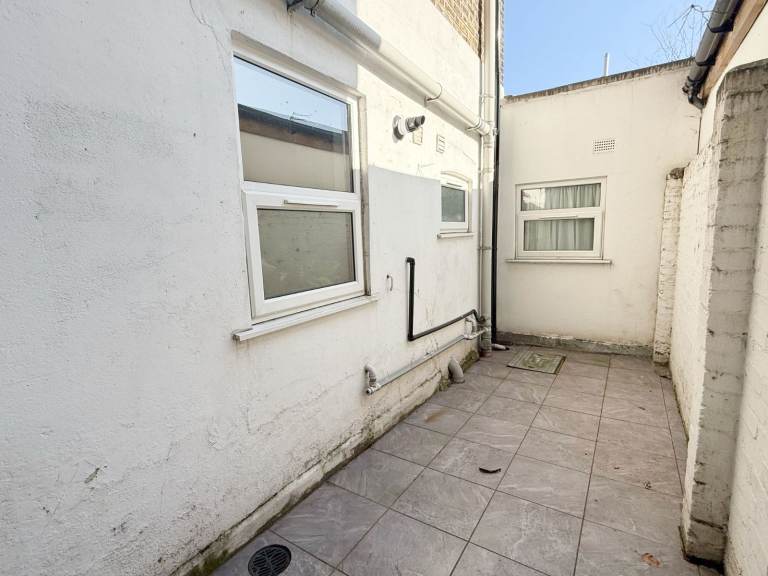 Modern Ground Floor Studio Flat to Rent, Chatsworth Road, Hackney E5