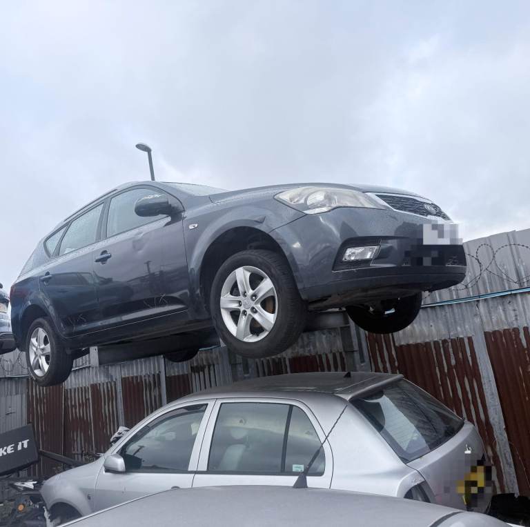 Breaking spare parts kia ceed estate 