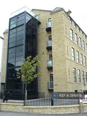 2 bedroom flat in Cavendish Court, Bradford, BD11 (2 bed) (#2916878)