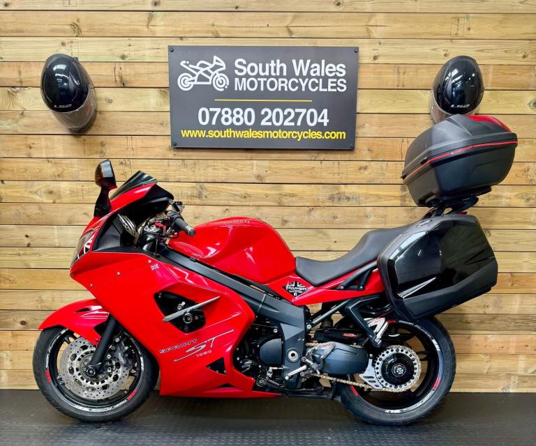 Triumph Sprint ST 1050 : 2008 (58) model : covered 40.7k miles 