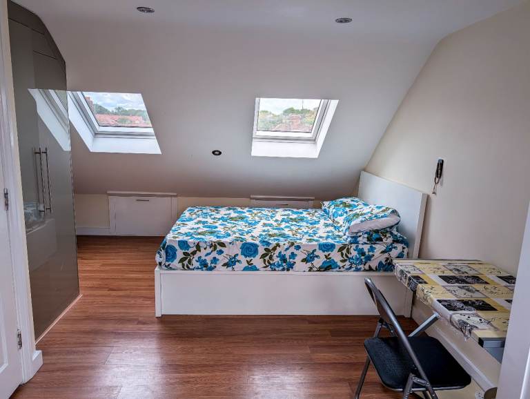 Double Loft room with Ensuite - TW14