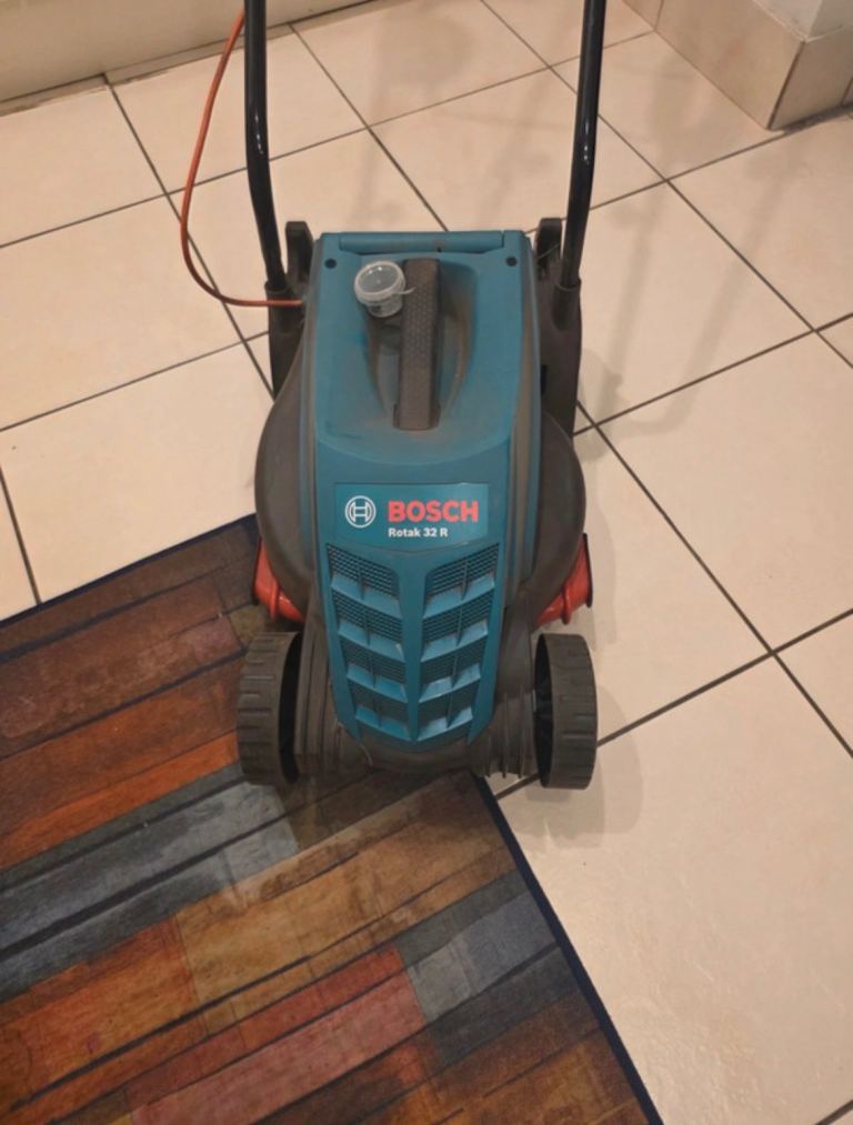 Bosch Rotak 32R Electric Lawn Mower