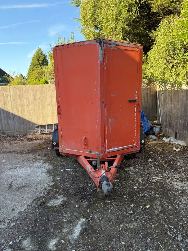 Twin axel box trailer 