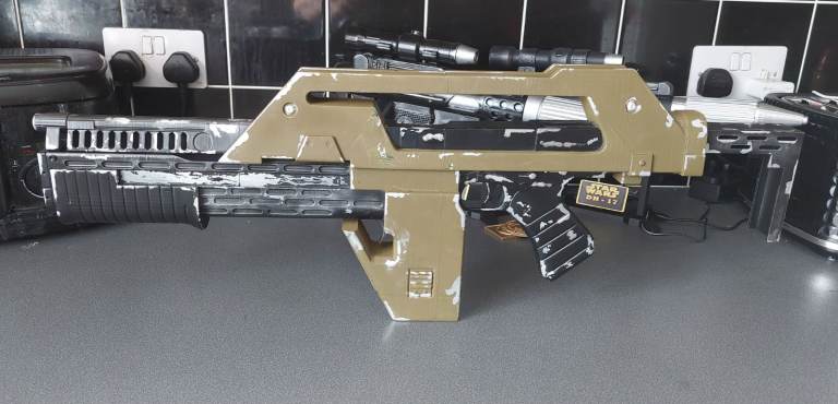 Aliens Pulse rifle prop(not a firearm)