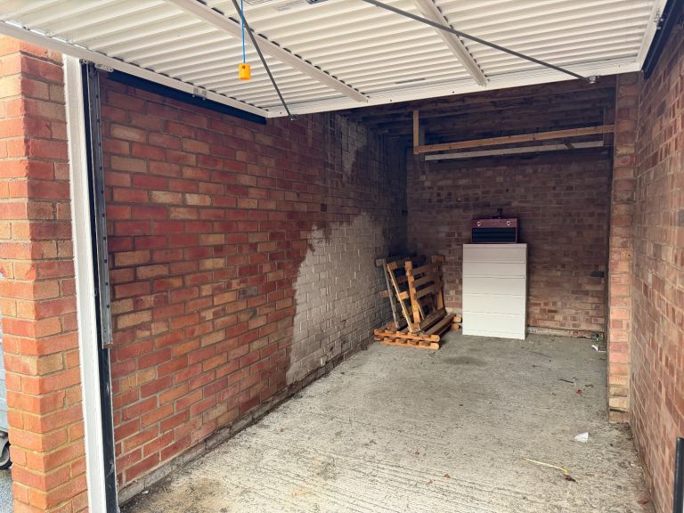 Garage For Rent