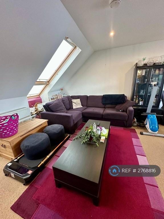 2 bedroom flat in Woodfield Road, Leigh-On-Sea, SS9 (2 bed) (#2768816)
