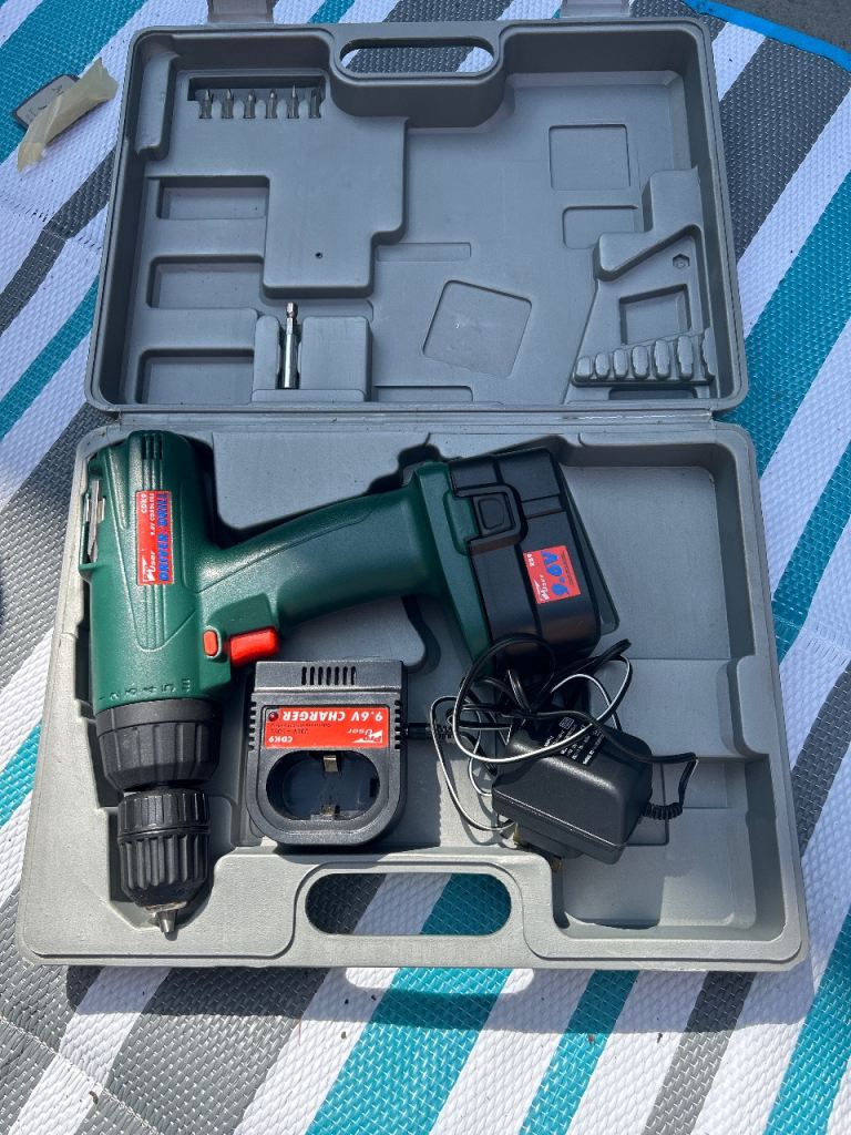 Cordless drill /driver in case
