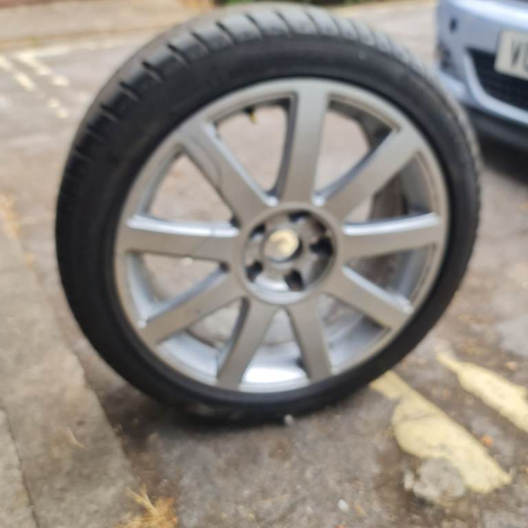 Alloy wheel tyre 
