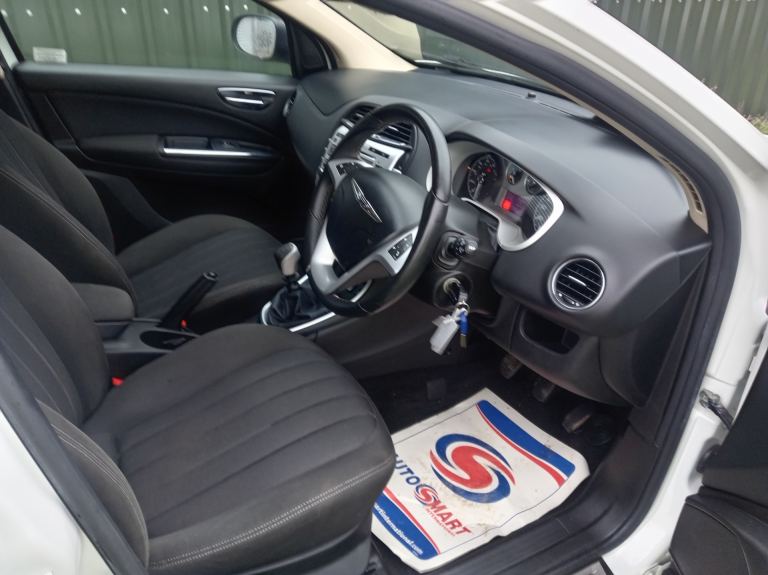 2012 Chrysler Delta 1.4 M-Air SE SAT NAV SHOWROOM CONDITION CAN SECURE 24/7 ON NET DELIVERY AVA H...