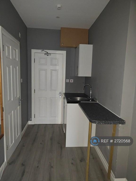 Studio flat in Penderry Rise, London, SE6 (#2720568)