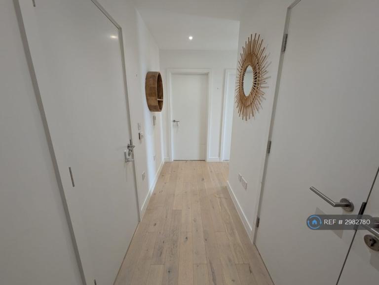 2 bedroom flat in Bartram House, London, NW7 (2 bed) (#2982780)