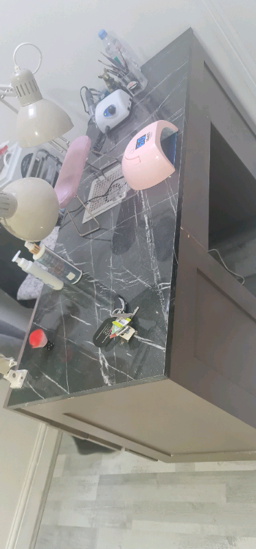 Nail table