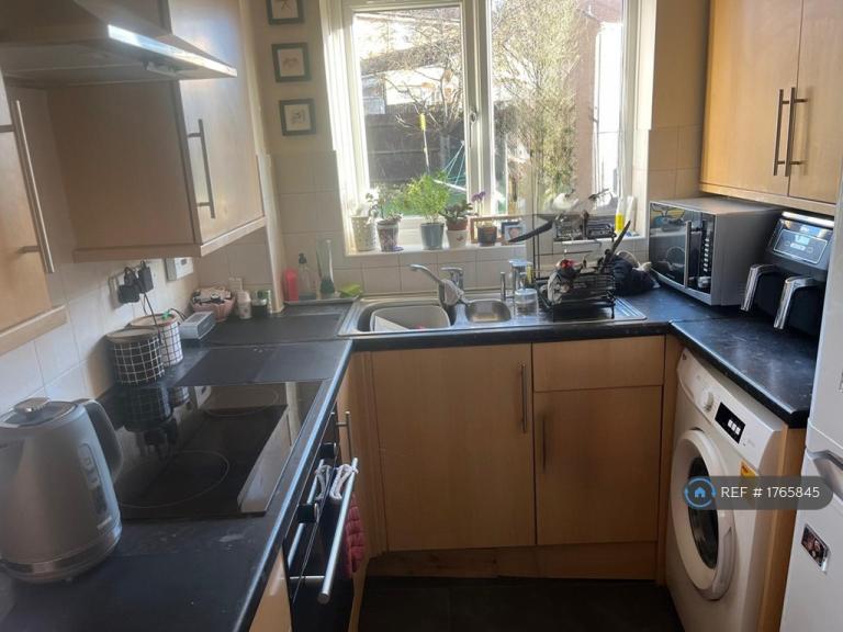 3 bedroom house in Berneshaw Close, Corby, NN18 (3 bed) (#1765845)