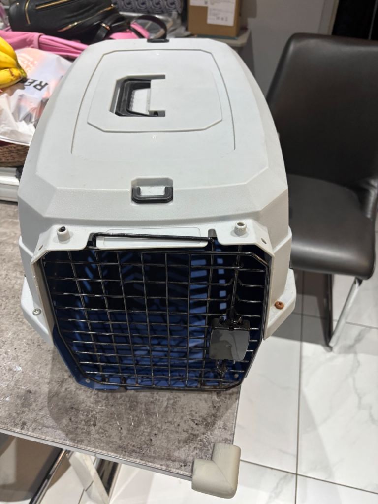 Pet carrier 