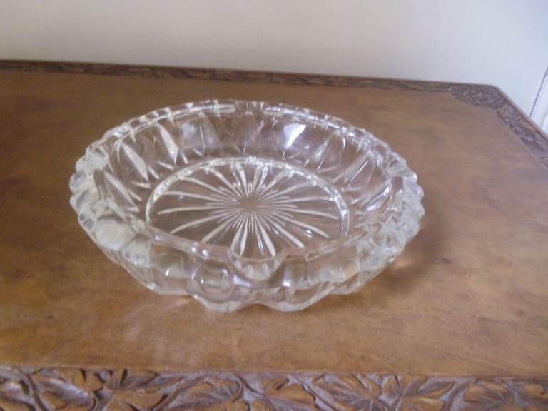 VINTAGE 1950/60'S CUT GLASS ASHTRAY / DISH