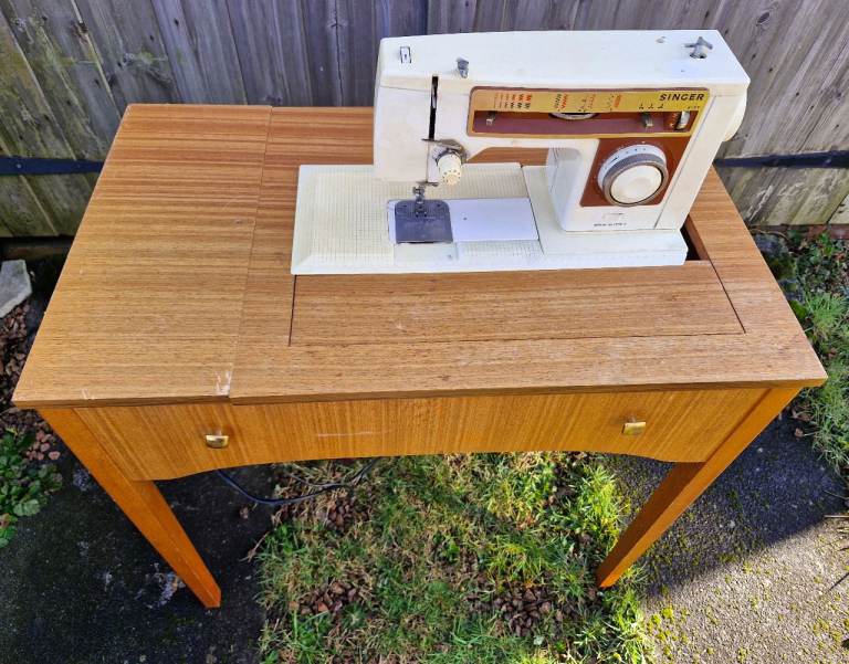 Vintage Electric Singer Sewing Machine in Table