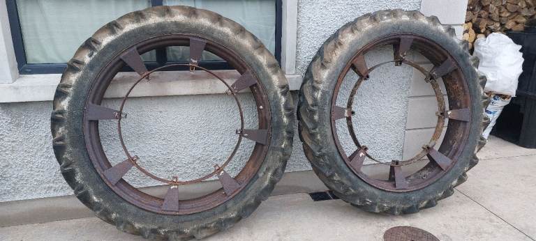 Massey ferguson rowcrop wheels 9.5 x 42