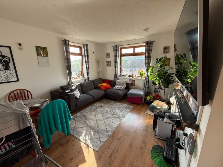 Bright & Spacious Top-Floor 2-Bedroom Flat | Sighthill, EH11