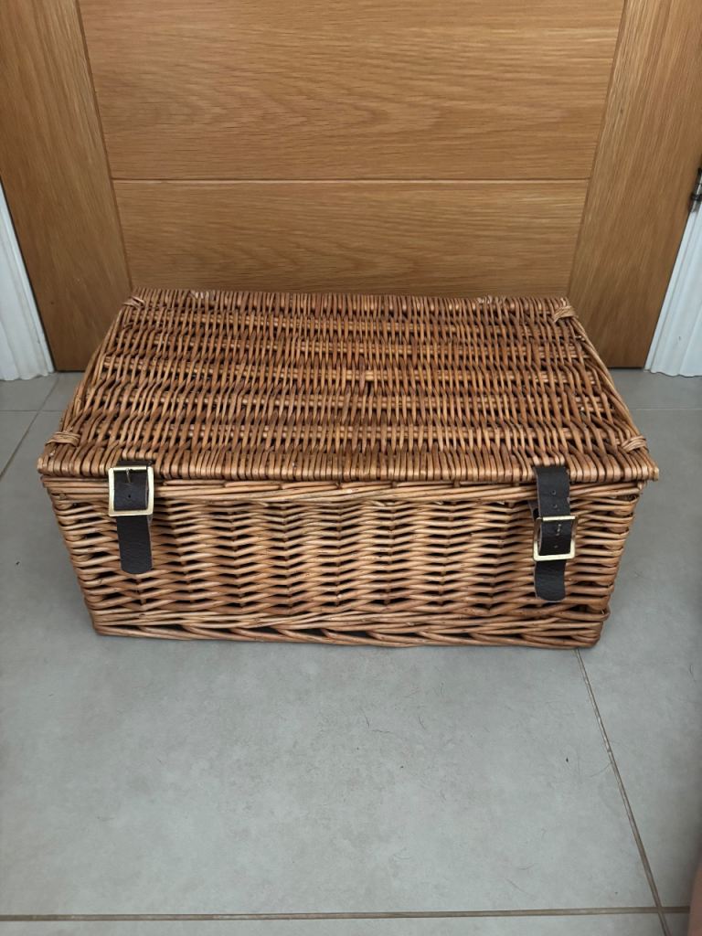 Large Wicker Basket with Lid – Good Condition