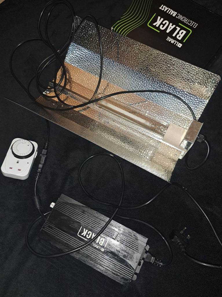 600w LUMii BLACK Dimmable Digital Ballast Grow Light kit HPS Dual Spectrum Bulb Almost Brand New