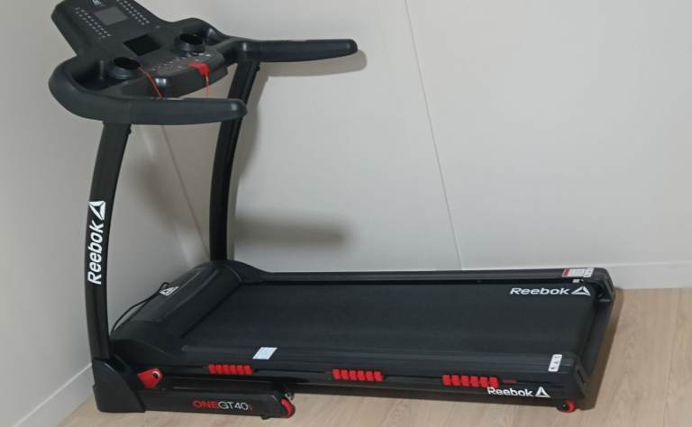 Reebok GT40 Treadmill – Good Condition, Home Gym Essential