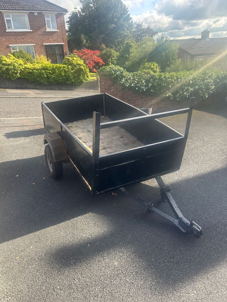 Trailer 81x46