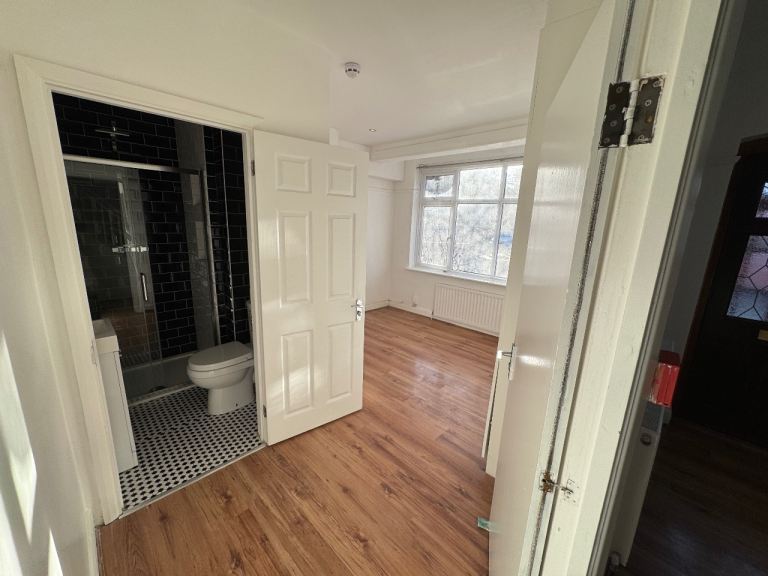 5 Bedrooom 5 Bathroom Houuse in Mitcham for Supported living or Hmo