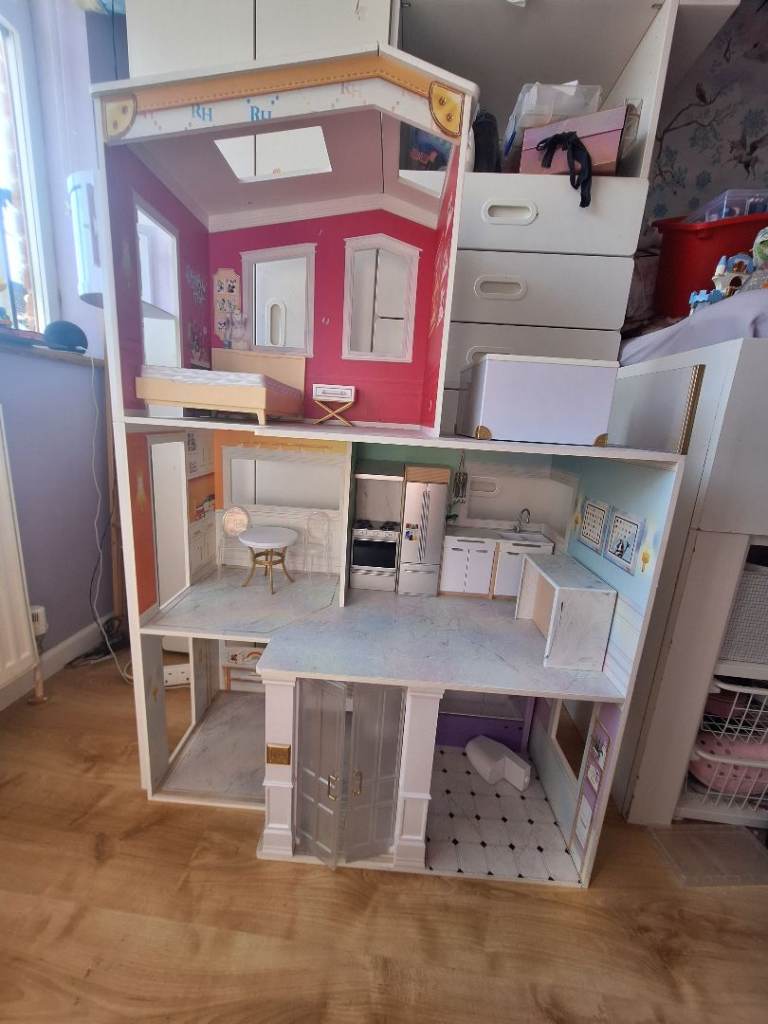 Large Rainbow High Dolls House with Accessories – Good Condition