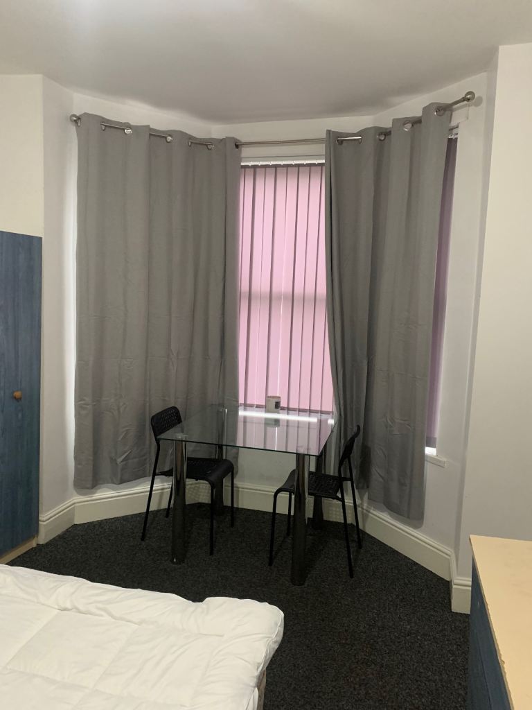 Refurbished rooms very close to city centre