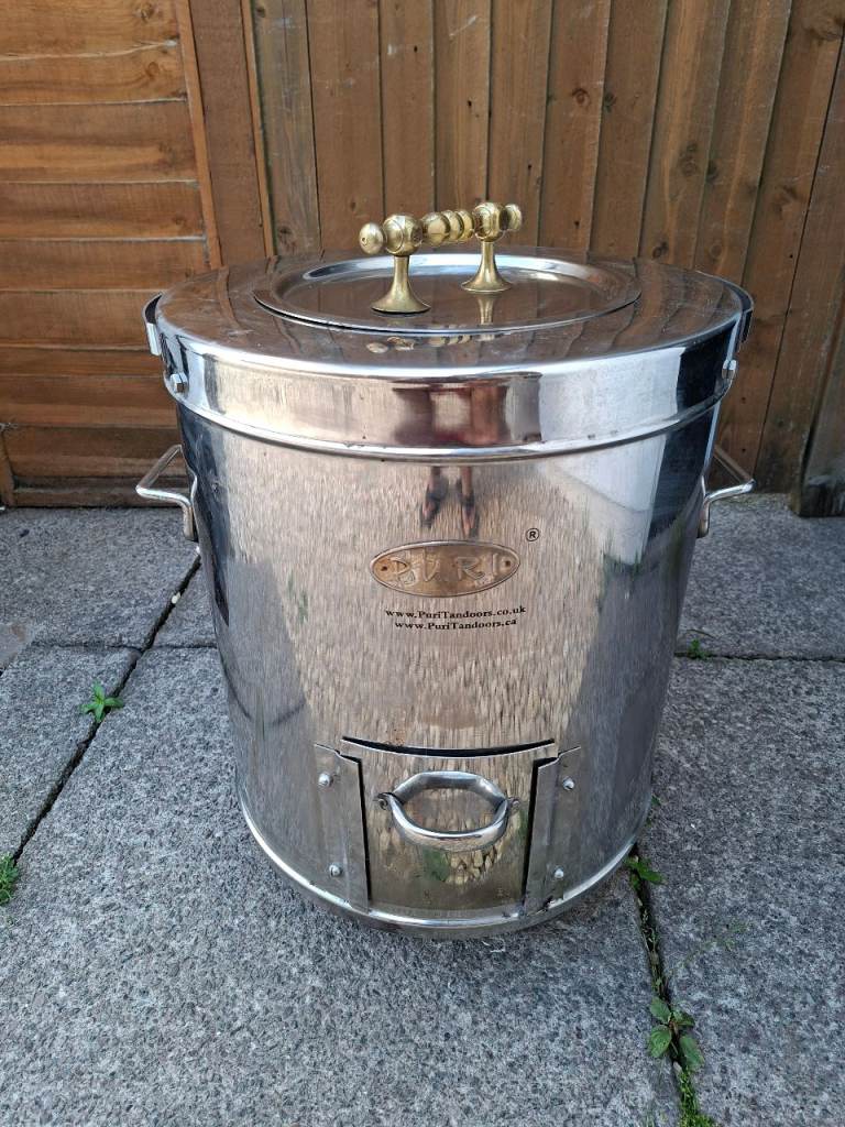 Puri charcoal tandoor oven bbq barbeque in excellent condition with pizza tray