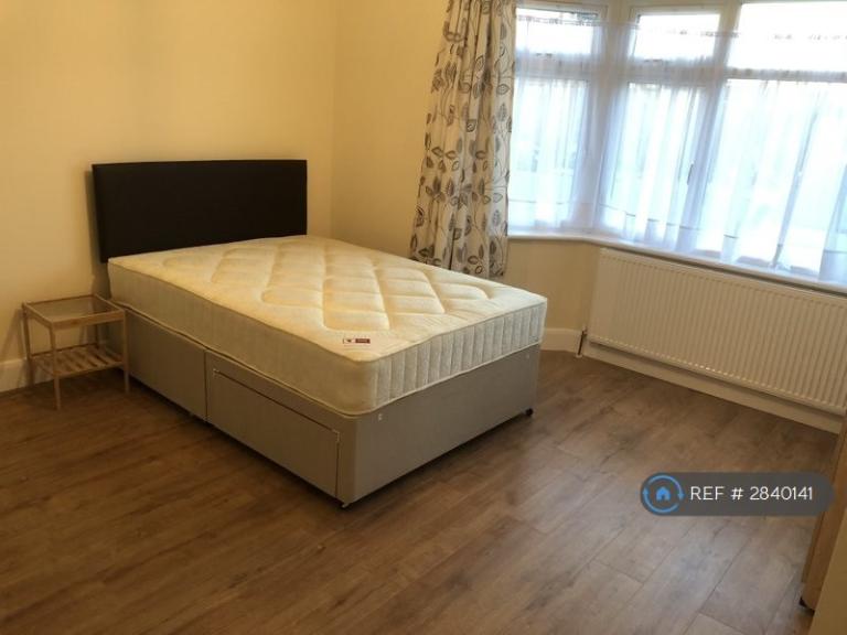 1 bedroom in Rosemary Avenue, Hounslow West, TW4 (#2840141)