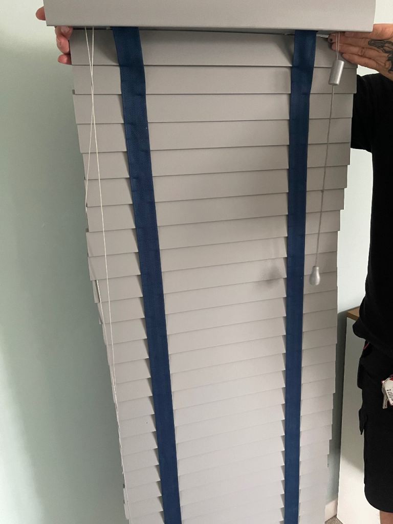 Two venetian blinds grey and navy