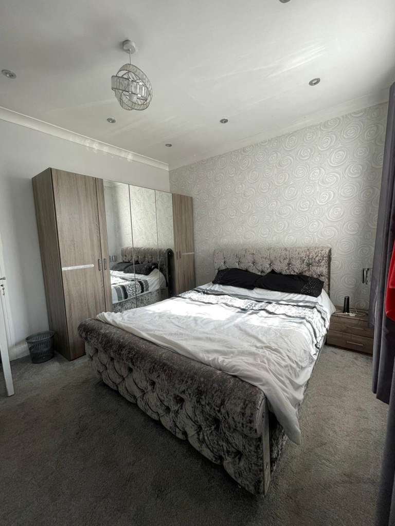 5 Bed House with 3 Bath is available is E6 3ER.