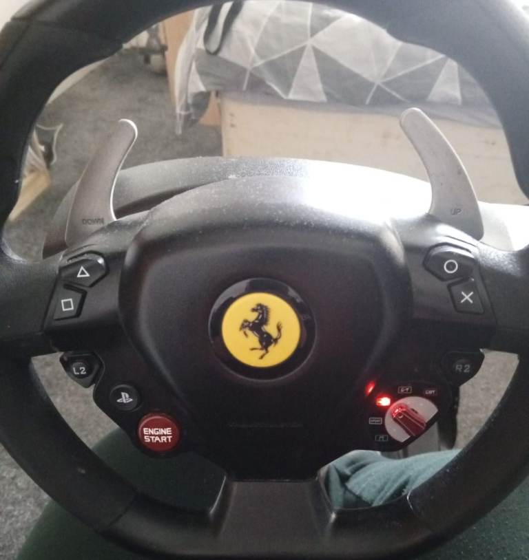Threadmaster steering wheel Ferrari with stand and peddles 