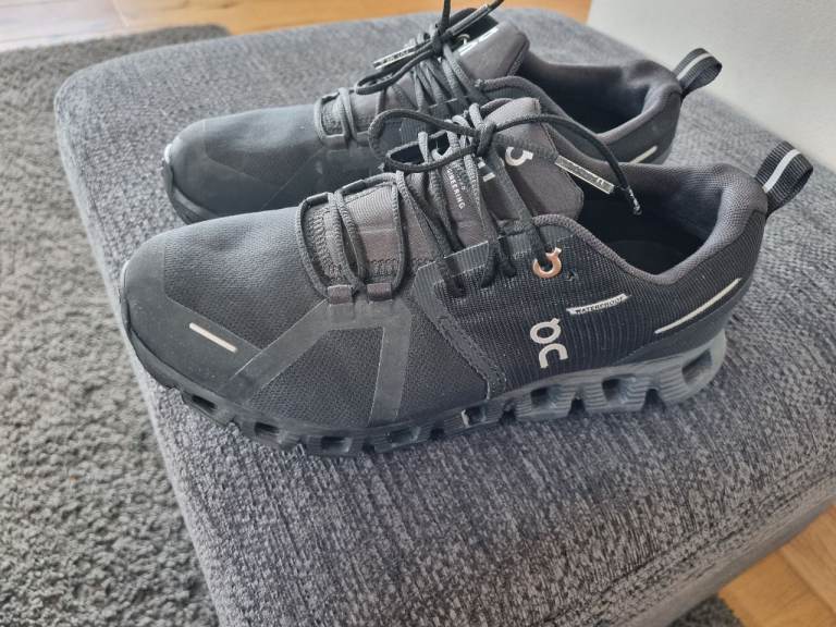O cloud Ladys size 5 trainer 